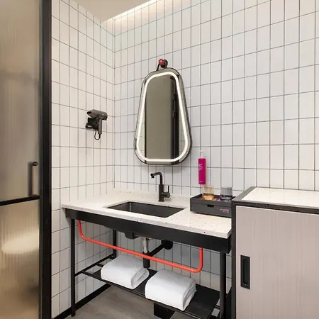 Moxy Chongqing Hotel Exterior photo