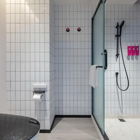 Moxy Chongqing Hotel Exterior photo
