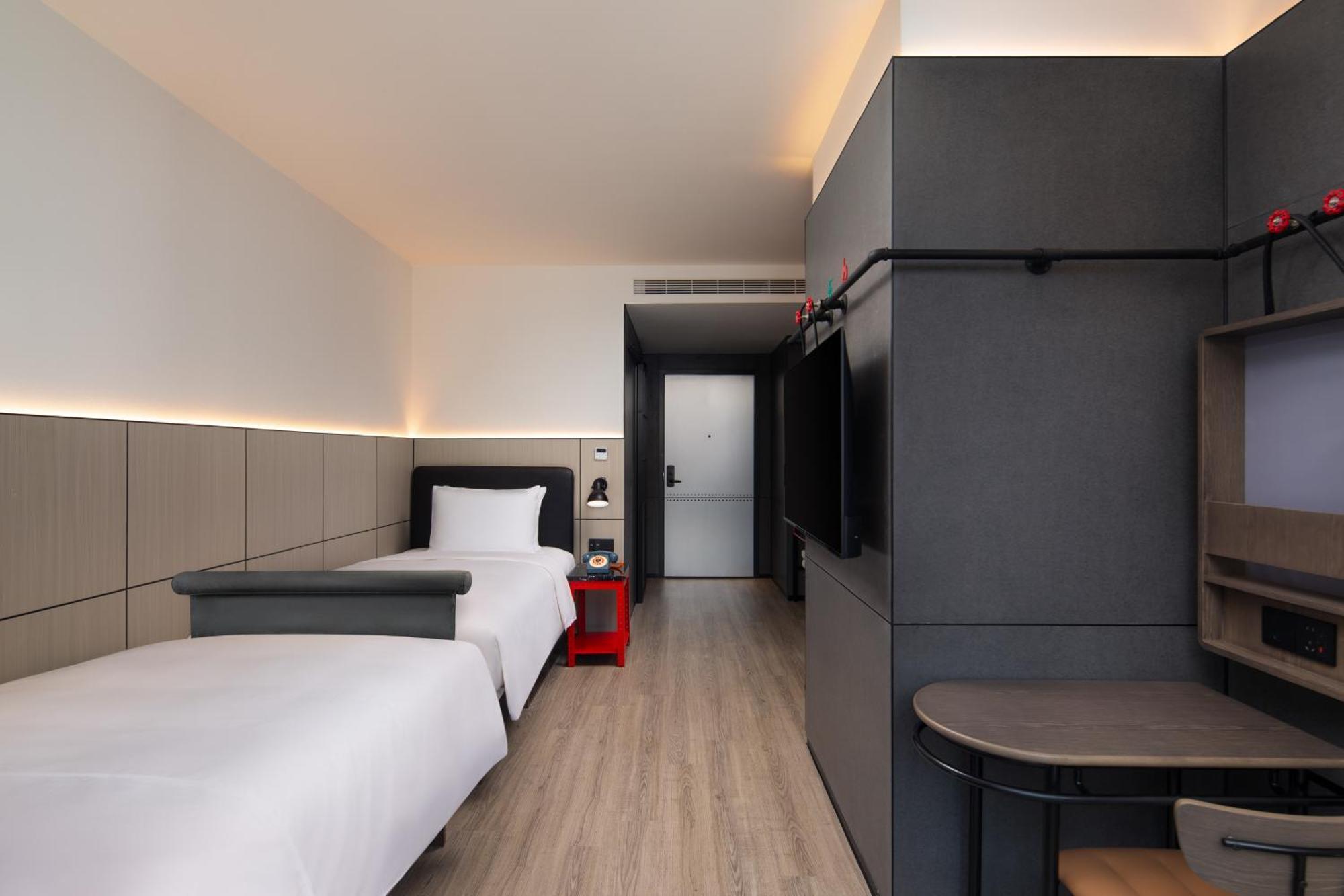 Moxy Hotel 4*