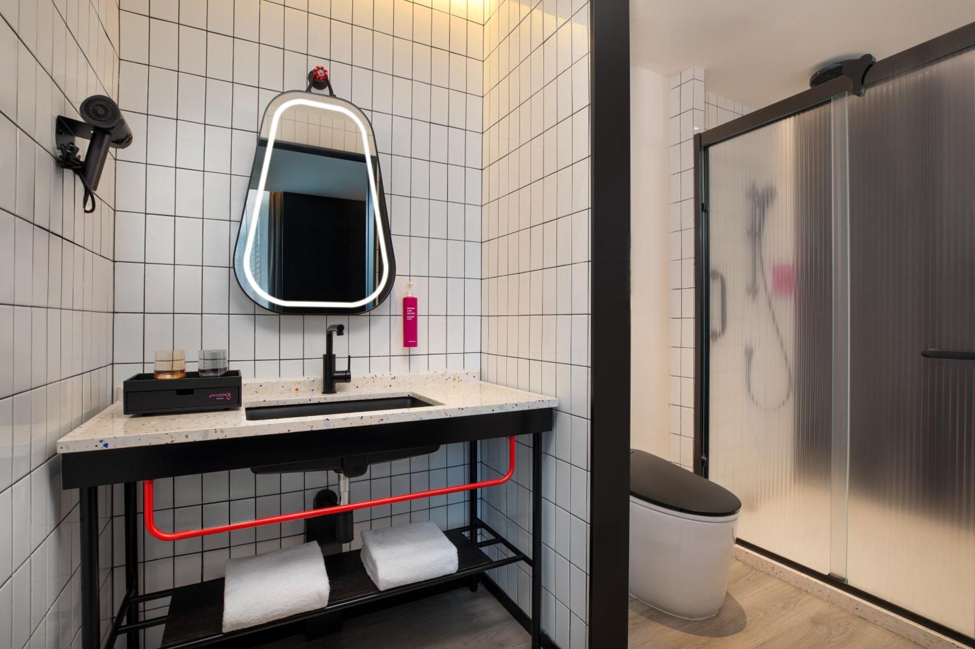 Moxy 4*