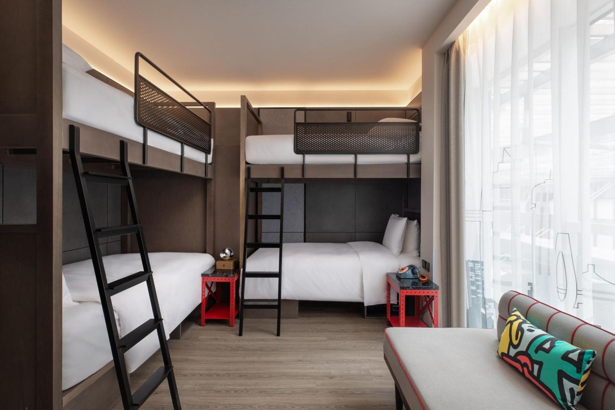 Moxy Hotel 4*